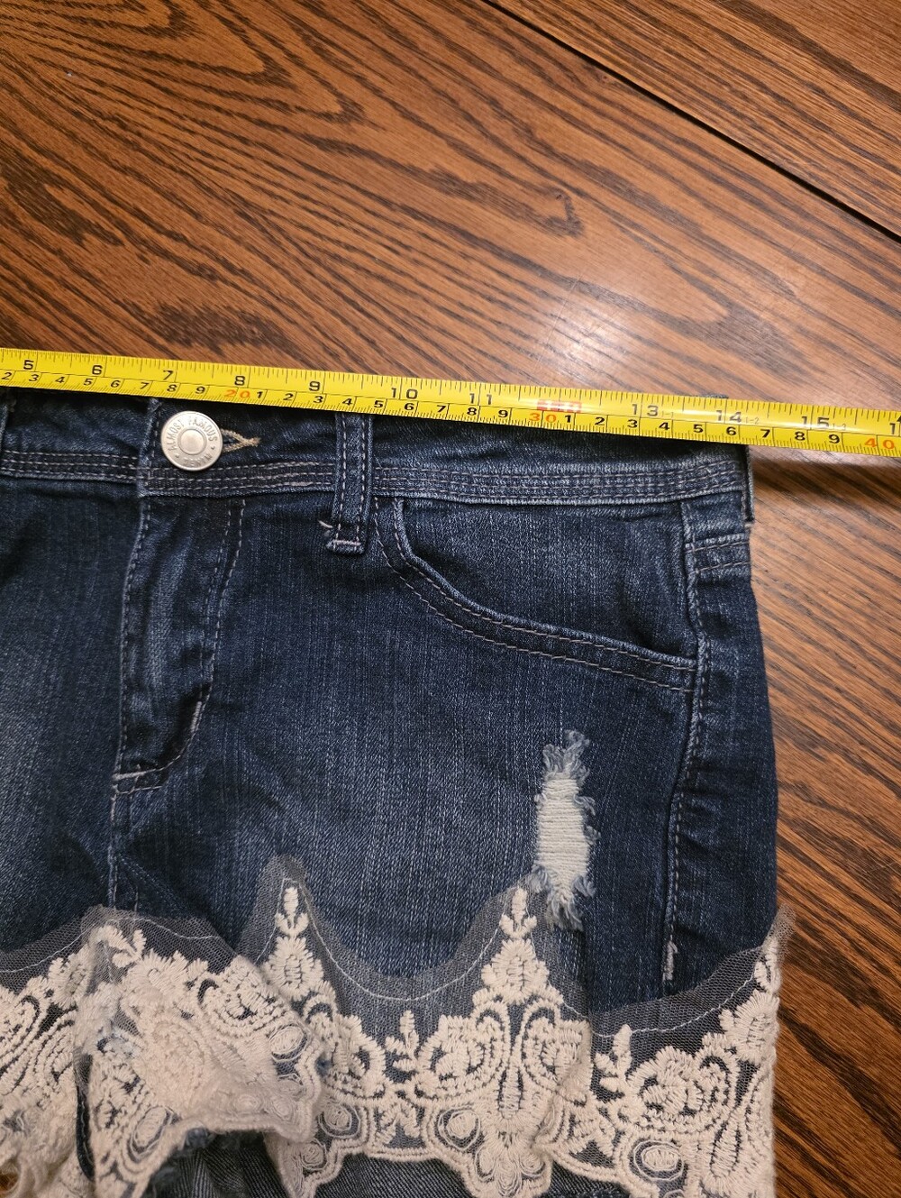 Almost Famous Juniors Lace Trim Denim 2" Inseam Shorts | Size 3 Cute Boho Vibes - Picture 10 of 11